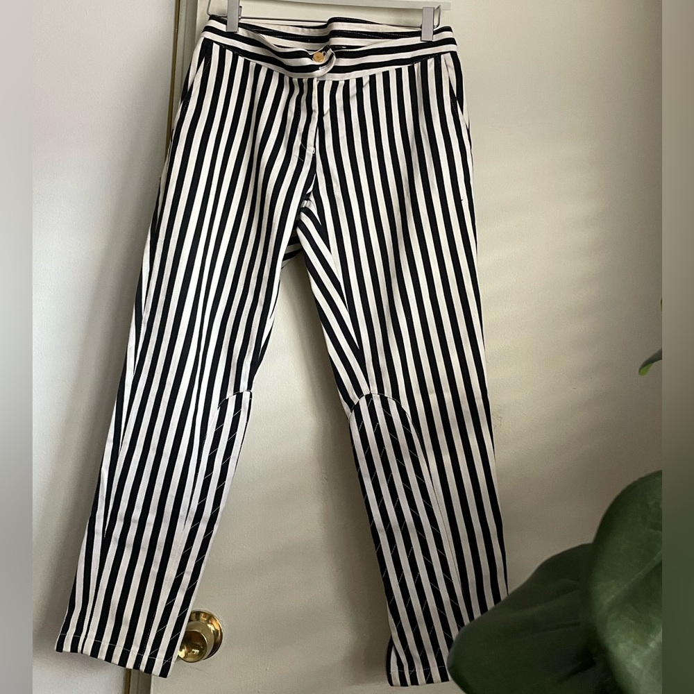 Hilfiger Trouser Strip pant..Zipper in back ankle . Great fit . Tapered